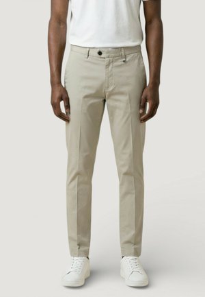 MARK  WITH LOGOED FLAG  - Pantalones - beige