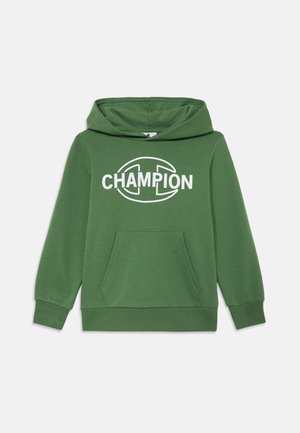 Sweatshirt verde com bolso frontal, apresentando um grande logótipo em branco "Champion" no peito. Feita de tecido macio com um acabamento texturizado.