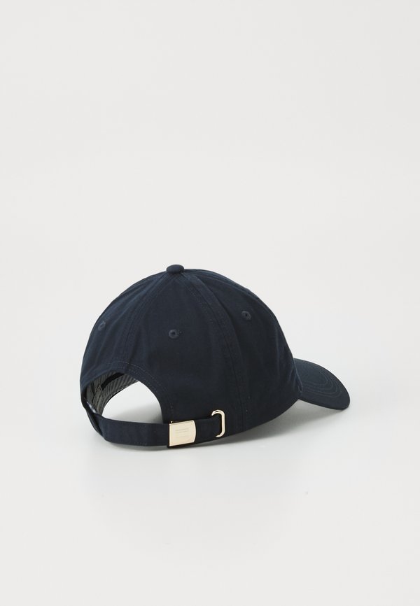 ESSENTIAL FLAG - Cap2
