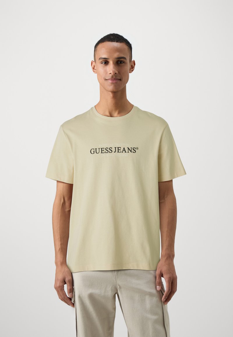 Guess Jeans AMERICAN TEE - Marškinėliai su spaudiniu - biscotti