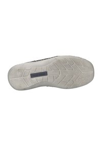 Suola della sneaker, in gomma testurizzata di colore grigio chiaro con un design di battistrada a motivo e scanalature di flessibilità, con il logo del marchio "JOSEF SEIBEL" visibile.