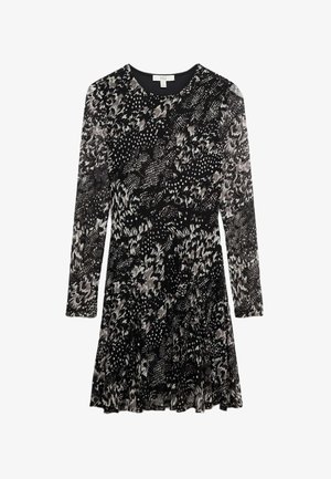 Vestido negro de manga larga, con un patrón abstracto en tonos monocromáticos. Con dobladillo inferior acampanado y textura de tejido suave. Etiqueta de la marca visible.