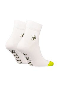 Weiße Knöchelsocken mit grünem Logo und Text. Die Zehenpartie hat einen hellgelben Akzent. Hergestellt aus einem weichen, atmungsaktiven Material.