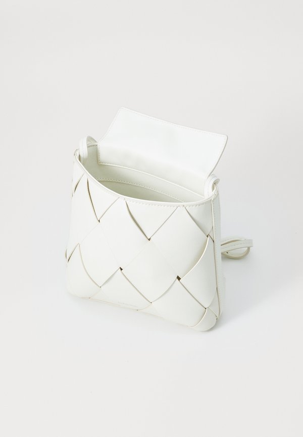 SQUARE CROSSBODY - Cross body bag - chalk2