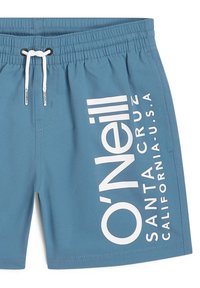 Pantaloni da bagno blu realizzati in tessuto leggero, con vita elastica e coulisse, e grande scritta bianca con il marchio sul lato.