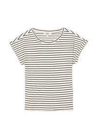 Camiseta de manga corta a rayas en crema y azul marino, con cuello redondo y tela suave y texturizada. Costuras decorativas en las mangas.