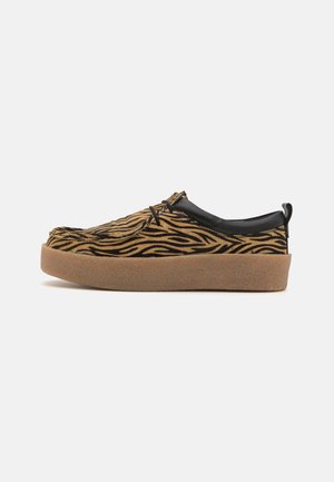 Chaussures à lacets - black