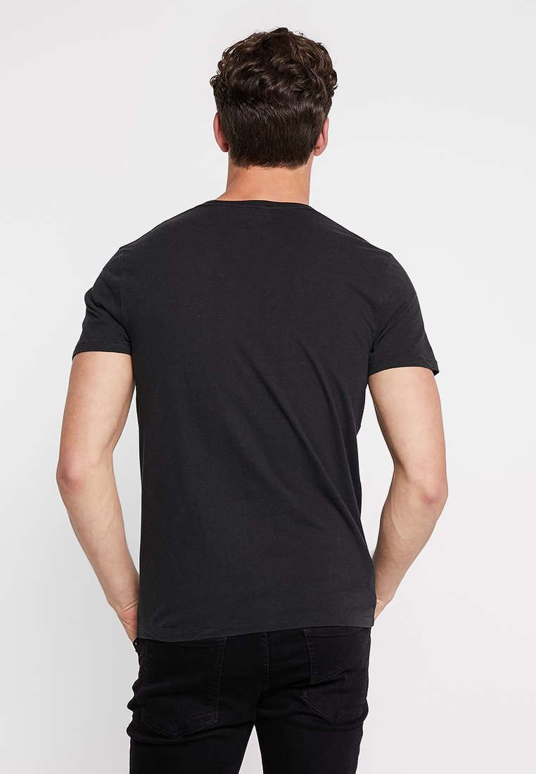 Abercrombie & Fitch 3 PACK T shirts whitegreyblack Abercrombie & Fitch 3 PACK T shirts whitegreyblack