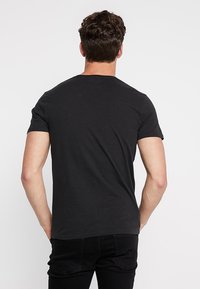 Abercrombie & Fitch 3-Pack Icon Crew Tee - T-shirts - white/grey/black
