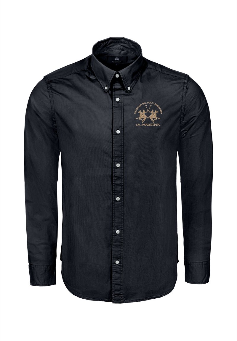 Czarna koszula z długim rękawem i kołnierzykiem na guziki, z haftowanym złotym logo na piersi oraz zapięciem na guziki z przodu.