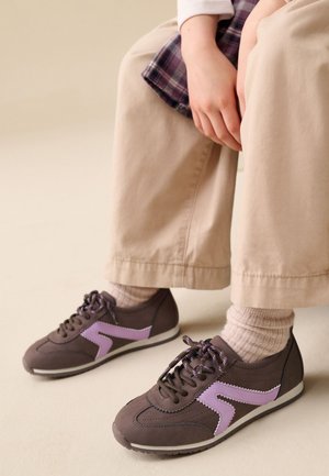 Next, REGULAR FIT - LACE-UP RETRO TRAINERS  . - Sneakers - chocolate brown