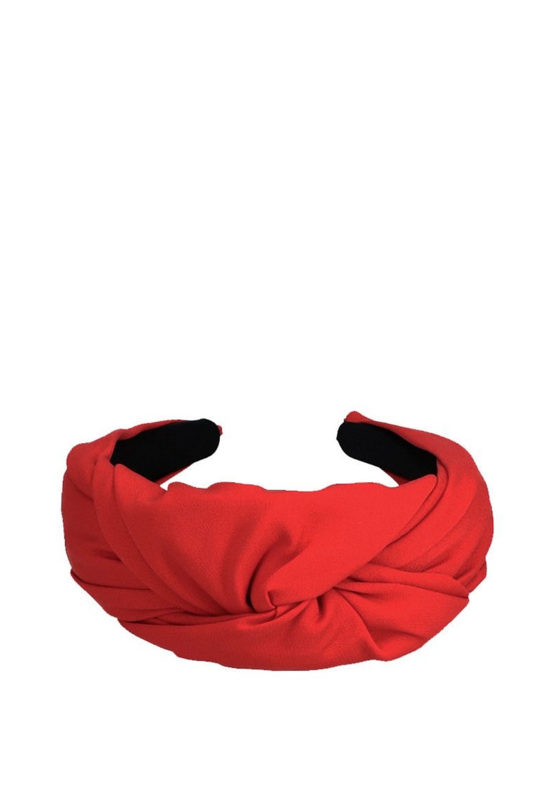 Czerwona opaska na głowę z twisted designem, o gładkiej fakturze i czarnym wnętrzu. Elastyczny materiał zapewniający komfort noszenia.