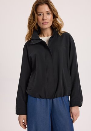 - Kurtka przejściowa