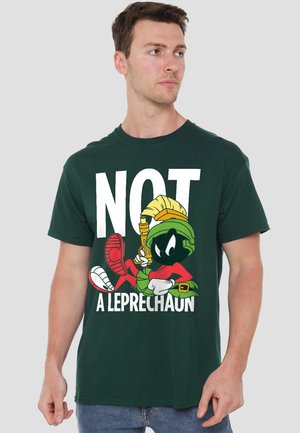 Cotton Soul, LOONEY TUNES NOT A LEPRECHAUN - Print T-shirt - dark green