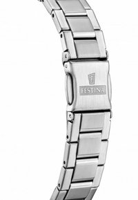 Sudraba metāla pulksteņu siksna ar pulētu apdari, kurai ir savienoti posmi un aizdare ar "Festina" logotipu.