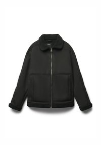 Giacca imbottita nera con zip frontale, dotata di un colletto e polsini in pelliccia sintetica testurizzata, e un design squadrato con cuciture orizzontali.