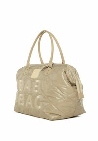 Kvalitatīva kremkrāsas autiņu soma ar reljefu "BABY BAG" uzrakstu, ar rāvējslēdzēja aizdari un gludām rokturēm. Piedāvā izturīgu struktūru, kas nodrošina ilgmūžību.