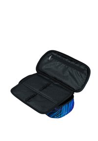 Reißverschluss-Aufbewahrungstasche mit blauem und schwarzem abstraktem Design. Innenausstattung mit einem gemusterten schwarzen Futter und elastischen Riemen zur Organisation.