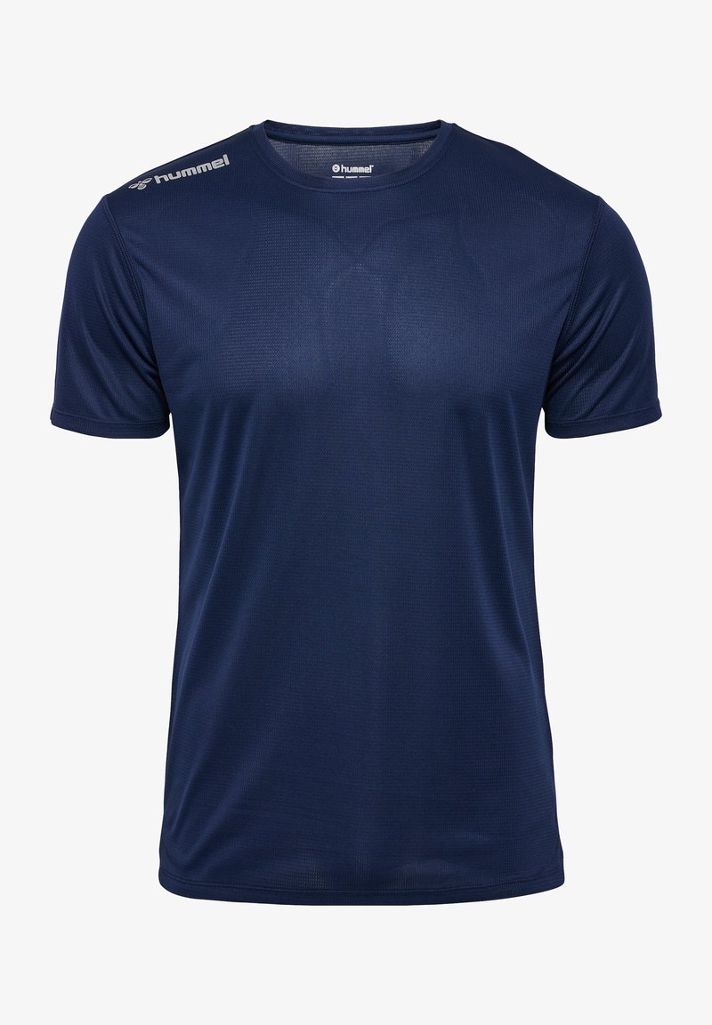 Marinblå kortærmet atletisk t-shirt lavet af åndbart stof, med rund hals og logodetalje på skulderen.
