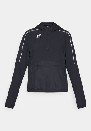 Must must sweatshirt, mille äärega kapuutsiga, poolelt luku ees, elastsed mansetid ja vöökoht. Omab valgeid aktsentjooni ja eespoolt lukuga taskut.