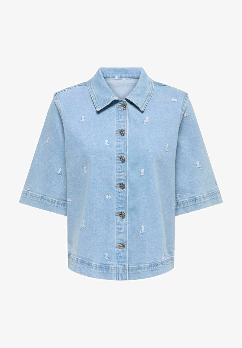Veste en denim bleu clair à manches courtes avec fermeture à boutons, col classique et petits détails usés éparpillés sur le tissu.