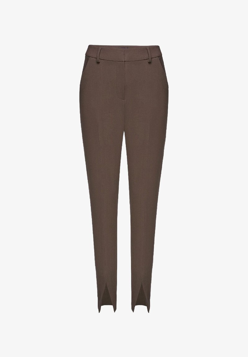 Pantalon marron sur mesure à coupe droite, avec fentes sur les côtés en bas et passants pour ceinture. Confectionné dans un tissu léger à la texture lisse.