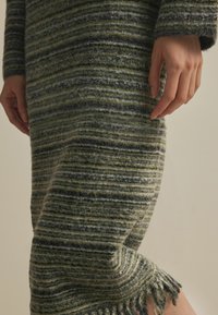 Next Stickad klänning - green khaki olive