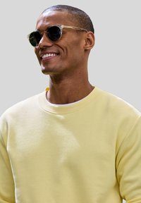 john devin Sweater - gelb