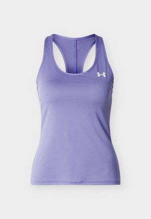 Αμάνικη αθλητική μπλούζα σε ανοιχτό μωβ χρώμα με σχεδιασμό racerback και λευκό λογότυπο Under Armour στο αριστερό μέρος του στήθους.