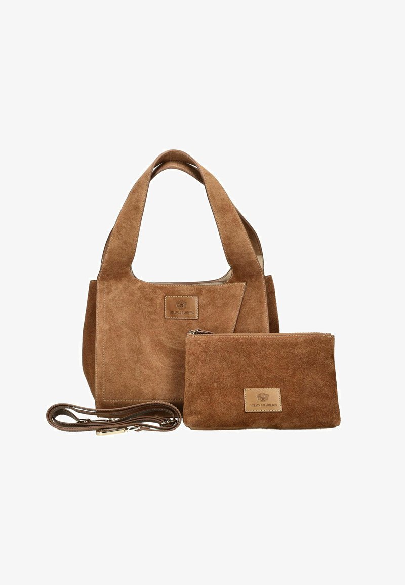 Bolso de ante marrón con asas anchas, monedero a juego con cremallera y correa de hombro desmontable, todos con un pequeño parche de cuero con la marca.