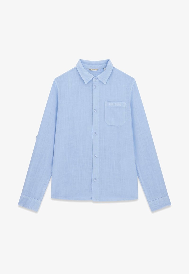 Chemise à manches longues bleu clair avec col et poche poitrine brodée du nom de la marque "GUESS".