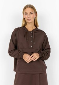 Brauner Hoodie aus weichem Stoff, mit einem Knopfdetail an der Brust, Kordelzugkapuze und langen Ärmeln. Einfaches Design mit lockerer Passform.