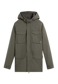 Chaqueta de algodón verde con capucha, múltiples bolsillos frontales, puños abotonados y cierre de cremallera. Textura suave y diseño casual.