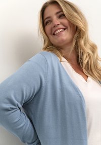 Kaffe Curve FARSIA - Chaqueta de punto - faded denim