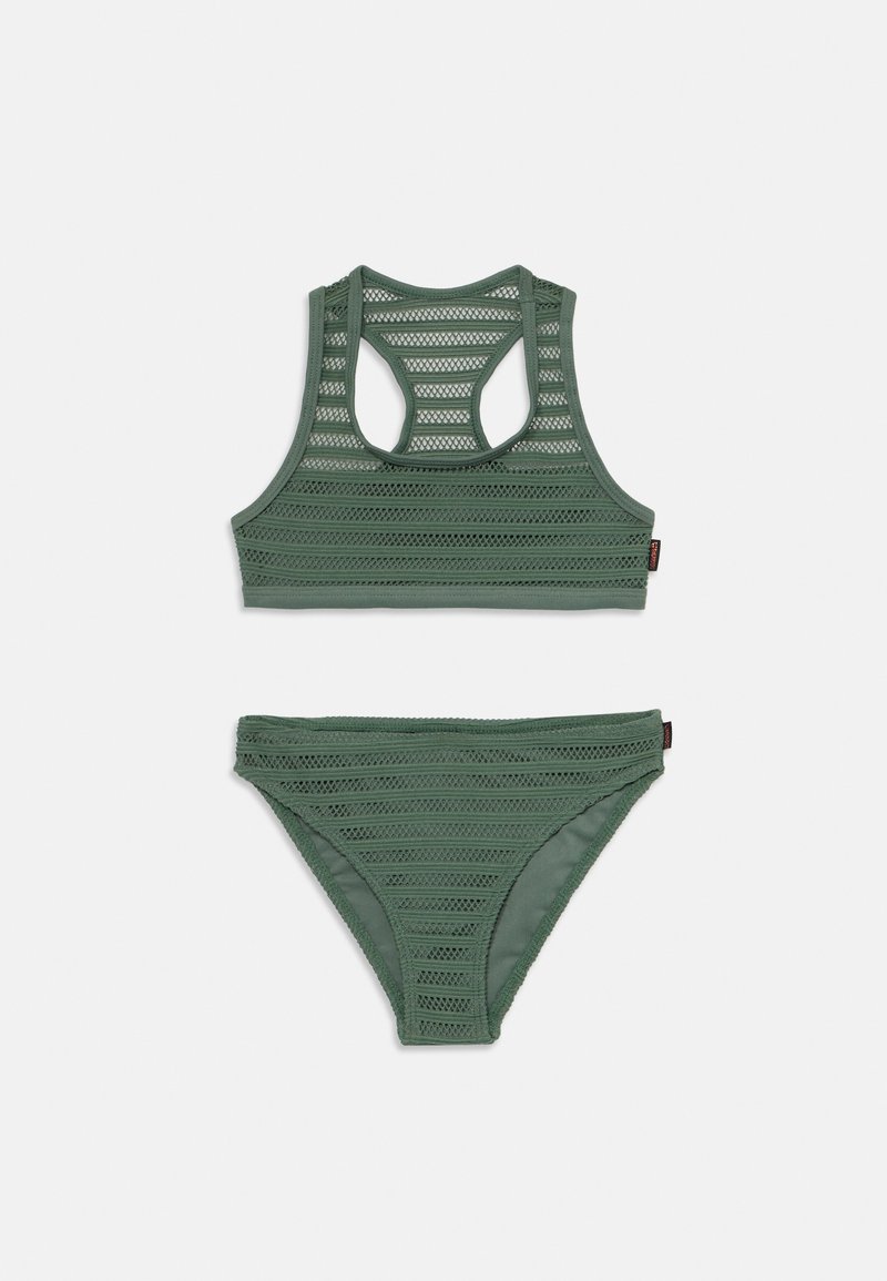 Set di bikini verde con un design a strisce testurizzato. Il top ha uno stile racerback, mentre i fianchi sono tagliati classici con la stessa texture coordinata.