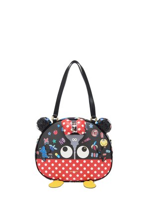 Sac à main noir avec des yeux de dessin animé, un nœud rouge à pois et un fond, des oreilles de souris, des patchs et des accents jaunes en forme de pieds.
