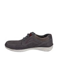 Scarpa in pelle grigia con punta rotonda, cuciture a contrasto e perforazioni traspiranti. Presenta lacci grigi e una suola in gomma flessibile.