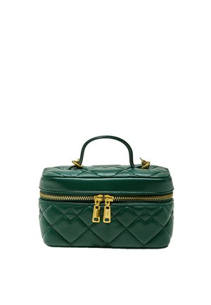 Petit sac à main rectangulaire en cuir matelassé vert foncé avec une anse supérieure et une fermeture à double zip doré à l'avant.