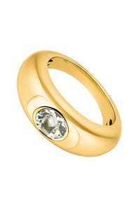 Anillo de metal dorado con un diseño suave y redondeado; presenta una piedra preciosa ovalada y transparente engastada en un bisel.