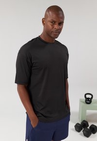 Pier One Sport - Basic T-shirt - black Thumbnail Image 1