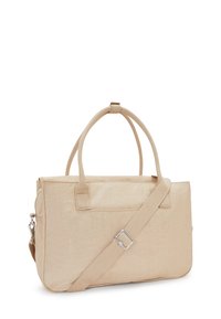 Beige tote taske med dobbelt håndtag og en aftagelig skulderrem. Glat tekstur, rektangulær form og en frontlomme detalje.