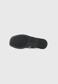 Thumbnail Image 5