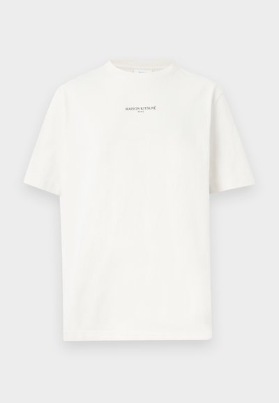 Λευκό κοντομάνικο T-shirt με την επιγραφή «MAISON KITSUNÉ PARIS» σε μικρά μαύρα γράμματα, κεντραρισμένη στο στήθος.