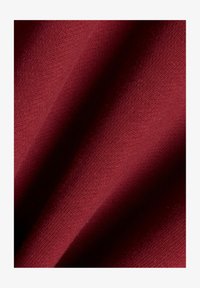 Valgt, monarch burgundy