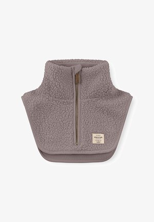 Ciepły kominek na szyję z miękkiego materiału o odcieniu taupe, z zamkiem błyskawicznym na ćwierć, fakturowaną powierzchnią i naszywką z logo z przodu.