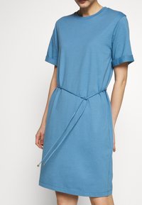 Filippa K Žerzejové šaty - blue