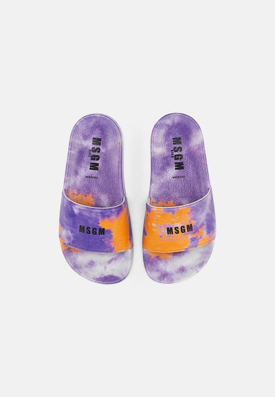 Chinelos slide em tie-dye roxo e laranja com o logótipo MSGM em preto. Feitos de material texturizado, apresentam um design de tira minimalista.
