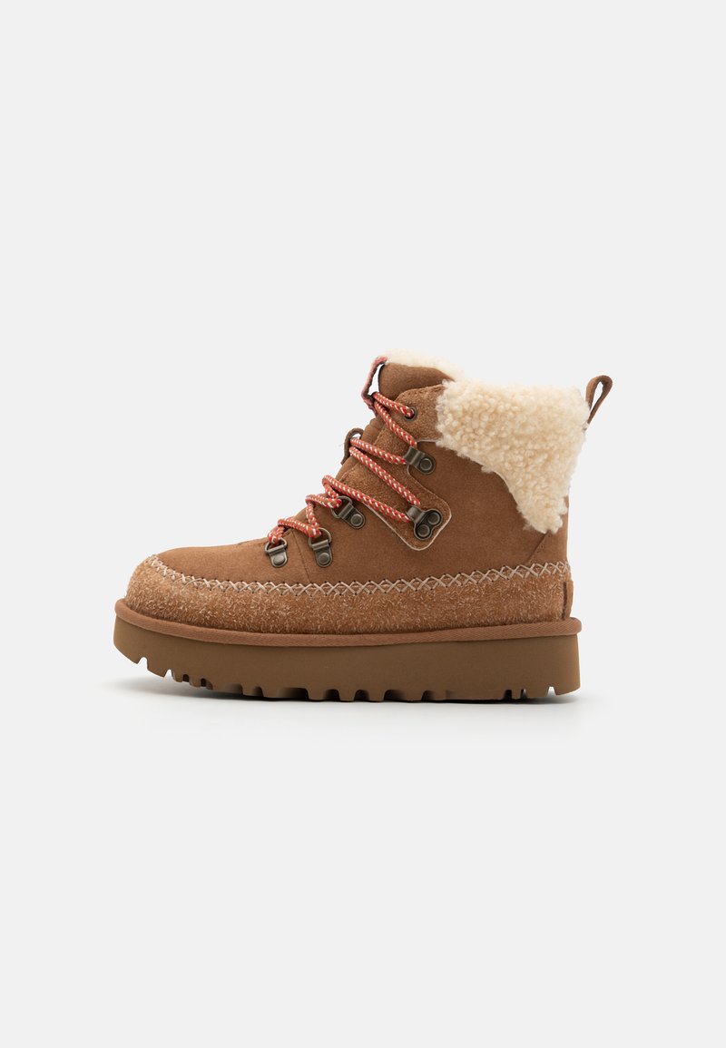 UGG CLASSIC ALPINE LACE-UP koniakowy
