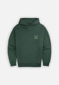 Sweat à capuche vert foncé avec une poche avant, arborant un petit motif floral sur la zone gauche de la poitrine. Tissu doux, coupe décontractée.