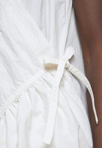 Henrik Vibskov Vardagsklänning - white